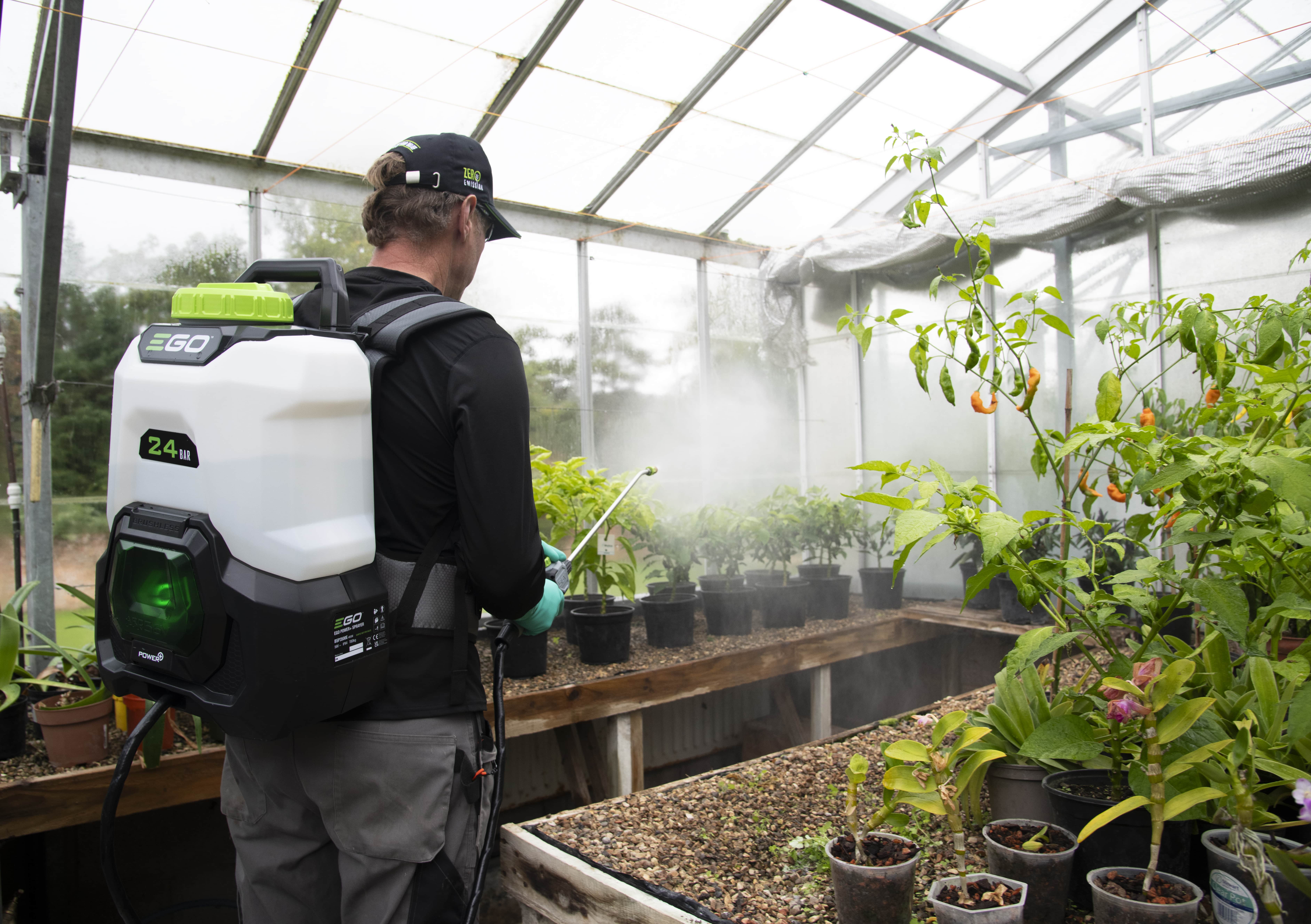 5 lavori all'aperto più facili con una pompa irroratrice a zaino a batteria